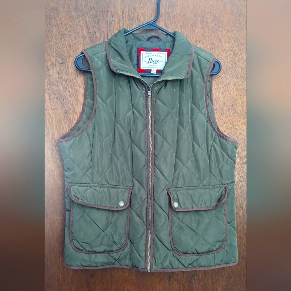 Bass hunter green vest